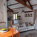 Belle, Piscine Privee, Vue Sur La Campagne Nyaraló