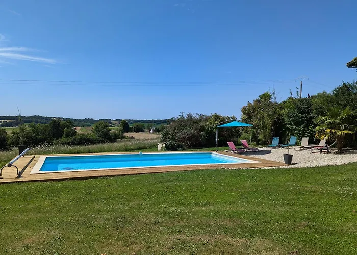 בית נופש Belle, Piscine Privee, Vue Sur La Campagne Nonac